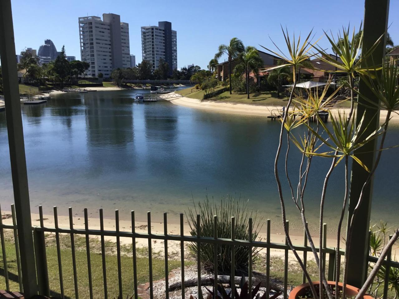 Hotel Plumosa On The Water Gold Coast Exteriér fotografie